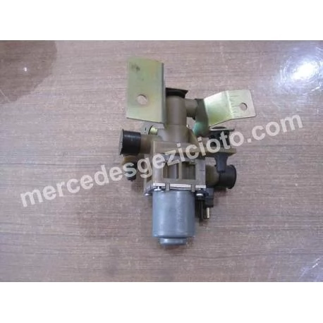 A0018300684 A0018300684 MERCEDES W129 KALORİFER MUSLUĞU ORJİNAL